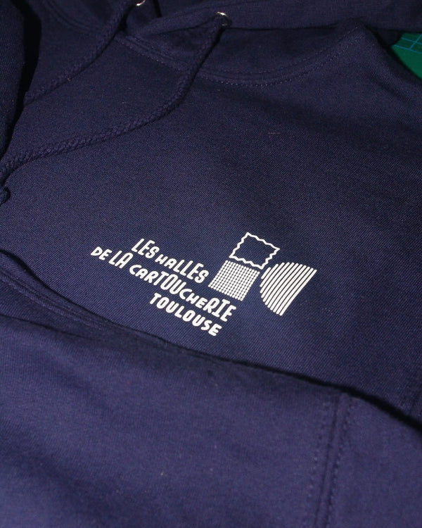 Sweat à capuche bleu marine, logo blanc, DTF, Les Halles de la Cartoucherie, atelier Antistatik à Toulouse