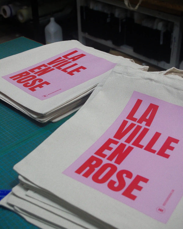 Tote bags écrus, bloc rose, DTF, La Ville en Rose, atelier Antistatik à Toulouse