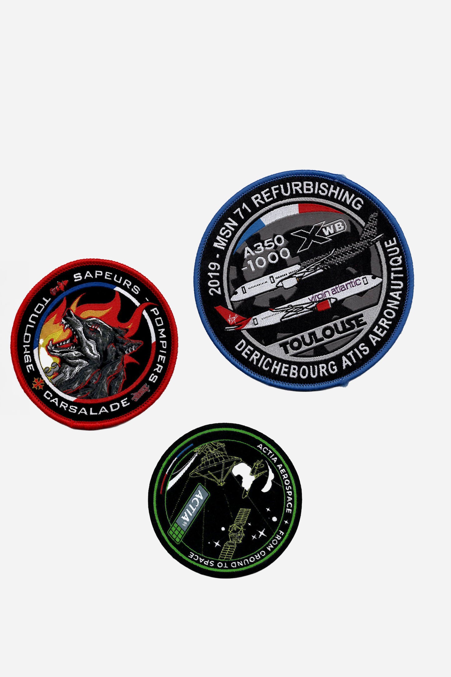 Écusson tissé personnalisé (50 pcs min) – 7x7 cm